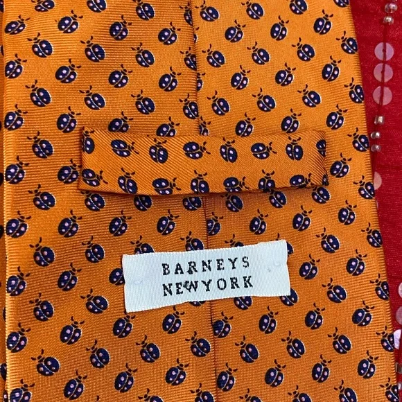 Barneys New York 💯 Silk Made in Italy 🇮🇹 Lucky Lady Bug Timeless Luxurious Tie